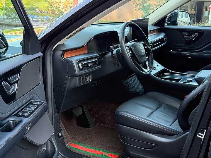 Фото 8 - Lincoln Aviator