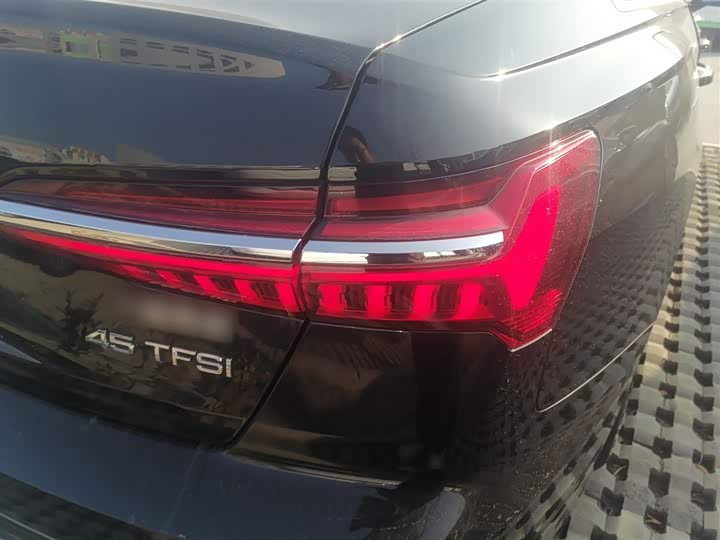 Фото 8 - Audi A6L