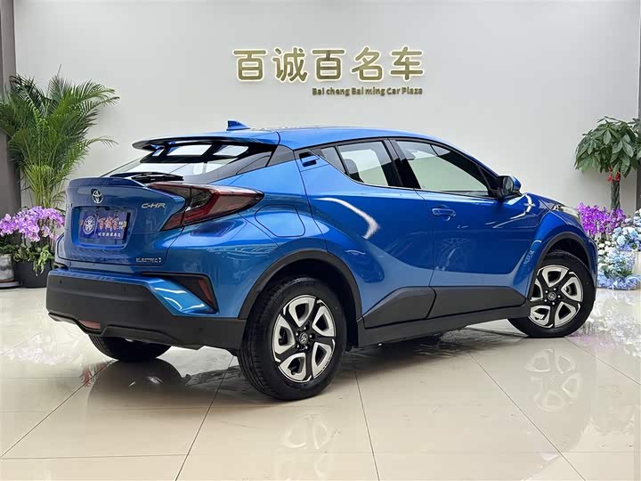 Фото 5 - Toyota C-HR EV