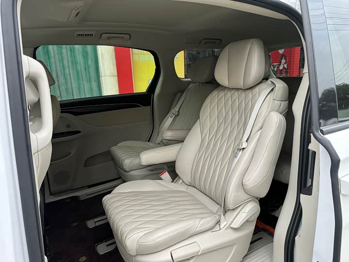 Фото 9 - Buick GL8 ES