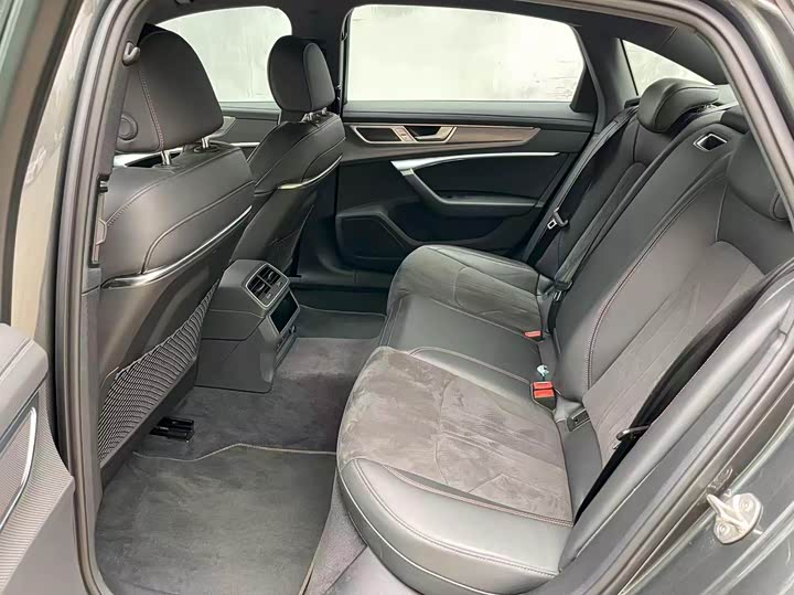 Фото 7 - Audi A6L