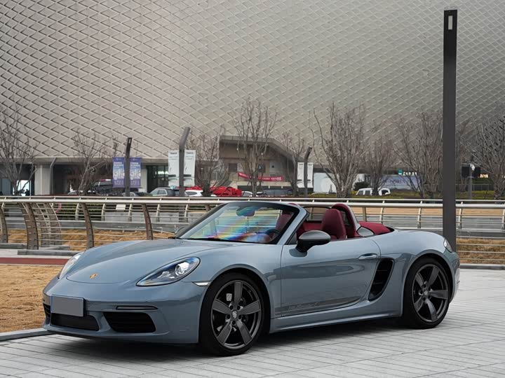 Фото 1 - Porsche 718