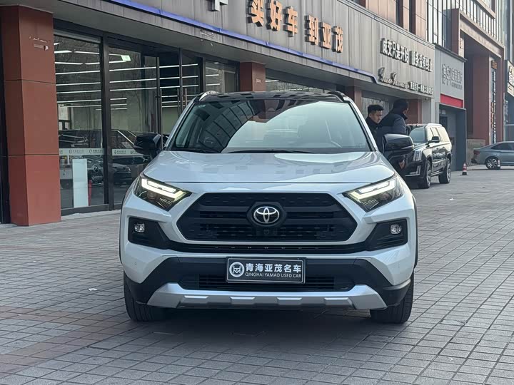 Фото 2 - Toyota RAV4