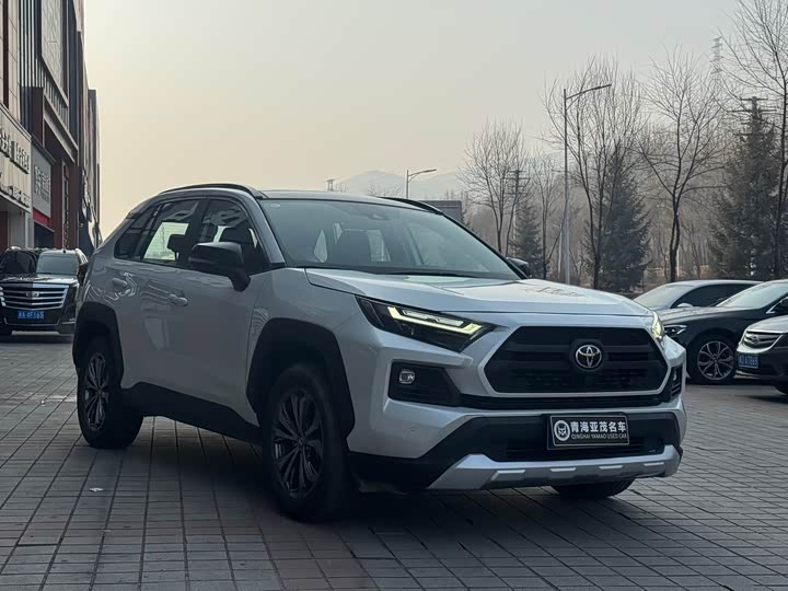 Фото 3 - Toyota RAV4