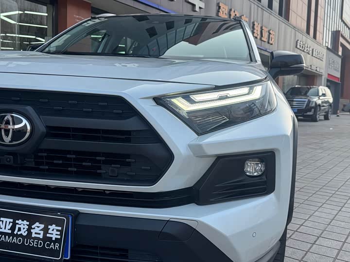 Фото 9 - Toyota RAV4