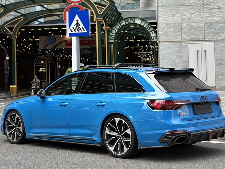 Фото 4 - Audi RS 4