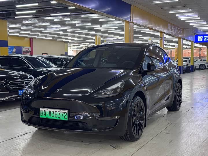 Фото 1 - Tesla Model Y
