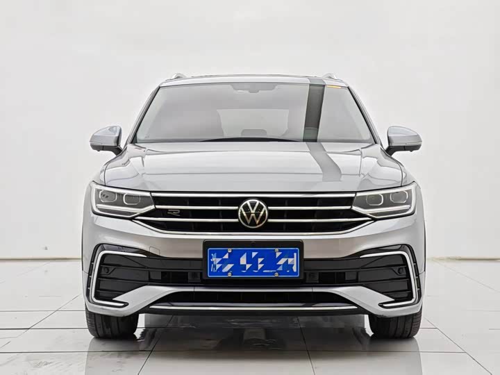 Фото 2 - Volkswagen Tiguan L Pro