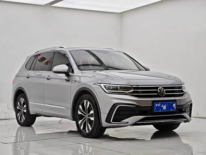 Фото 3 - Volkswagen Tiguan L Pro