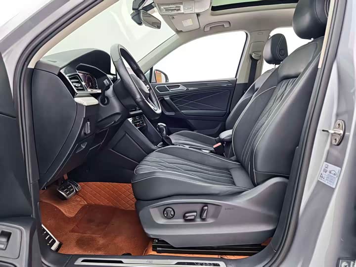 Фото 8 - Volkswagen Tiguan L Pro