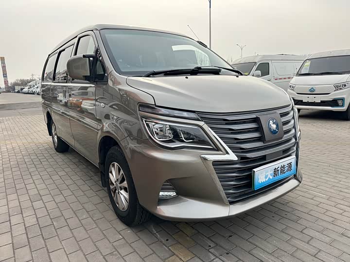 Фото 3 - Dongfeng Forthing Lingzhi M5 EV