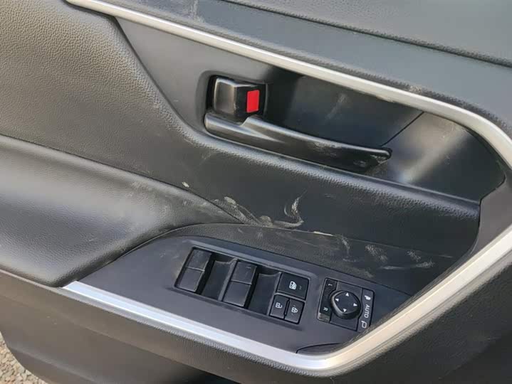 Фото 7 - Toyota Wildlander