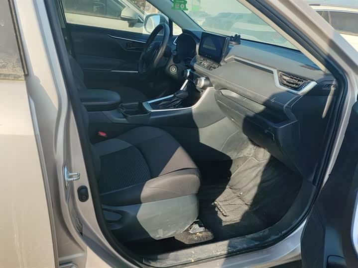 Фото 8 - Toyota Wildlander