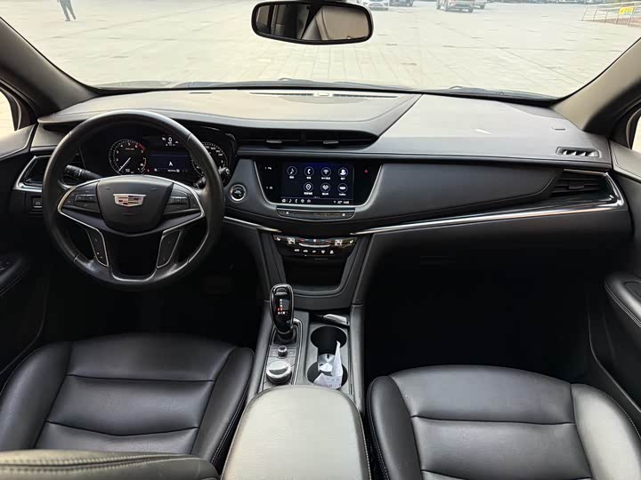 Фото 9 - Cadillac XT5