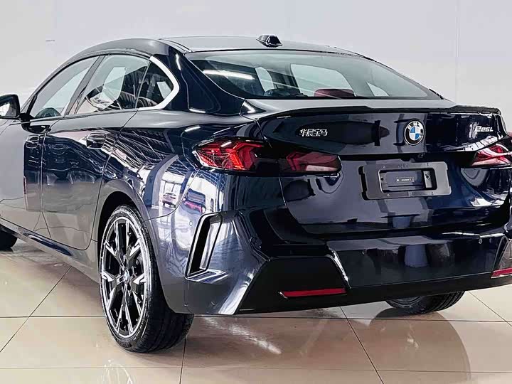 Фото 8 - BMW 2 Series