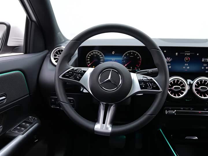 Фото 7 - Mercedes-Benz GLA-Class