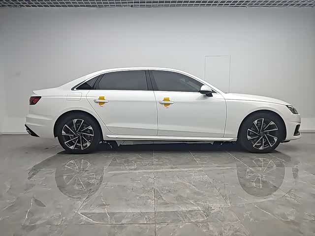 Фото 8 - Audi A4L