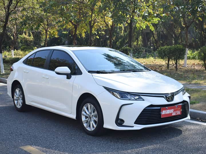 Фото 3 - Toyota Corolla