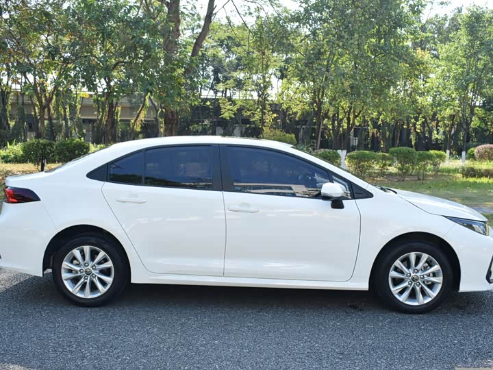 Фото 7 - Toyota Corolla