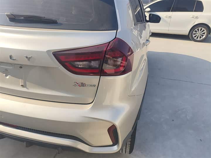 Фото 8 - Geely Vision X3