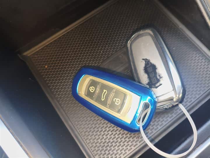 Фото 9 - Geely Vision X3