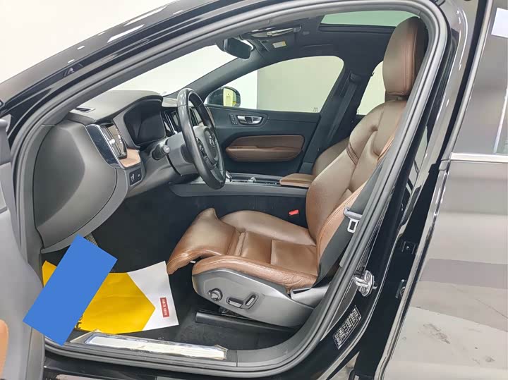 Фото 6 - Volvo XC60