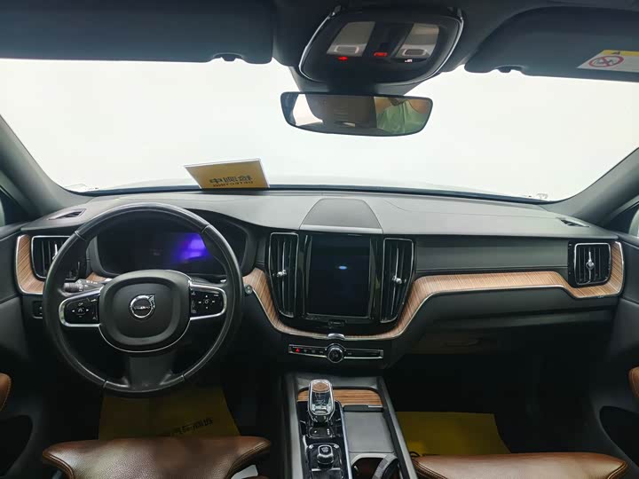 Фото 8 - Volvo XC60