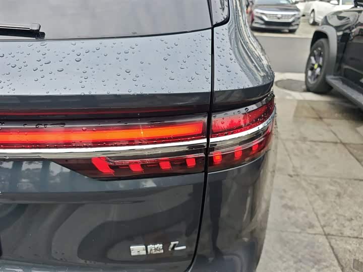 Фото 8 - Geely Monjaro