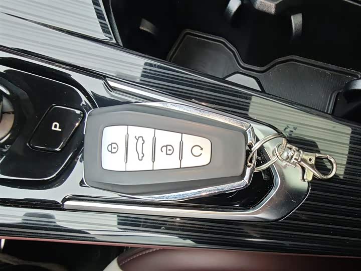 Фото 9 - Geely Monjaro