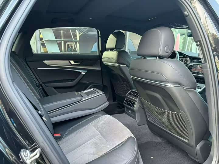 Фото 4 - Audi A6L