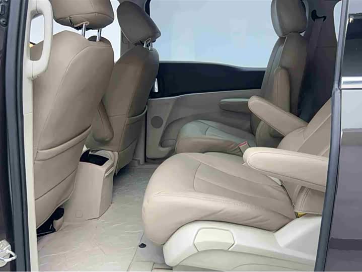 Фото 9 - Buick GL8 ES