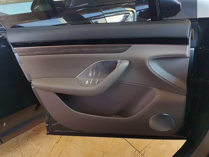 Фото 7 - Luxeed R7