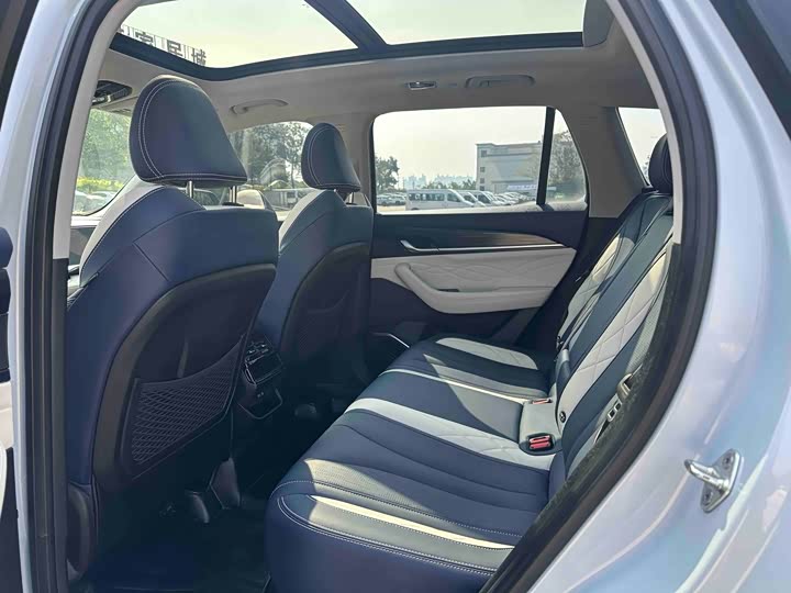 Фото 7 - Geely Monjaro