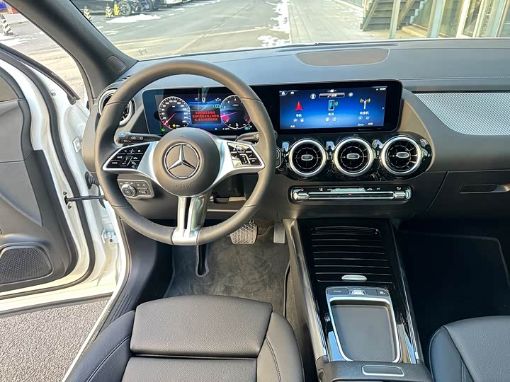 Фото 8 - Mercedes-Benz GLA-Class