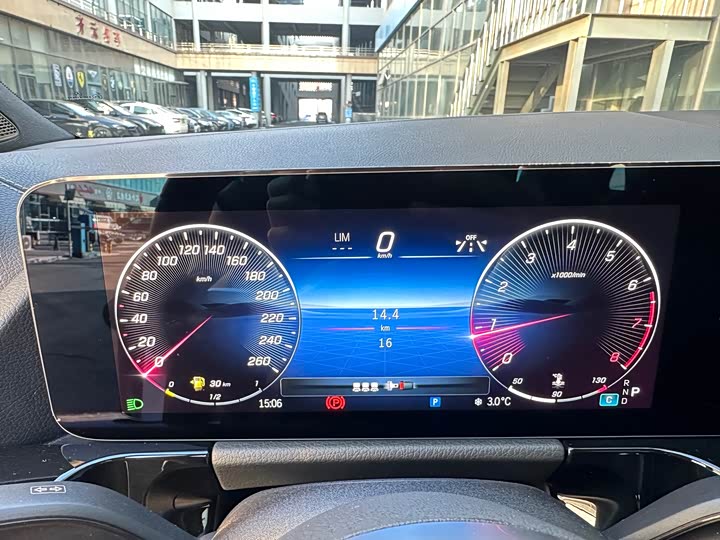 Фото 9 - Mercedes-Benz GLA-Class