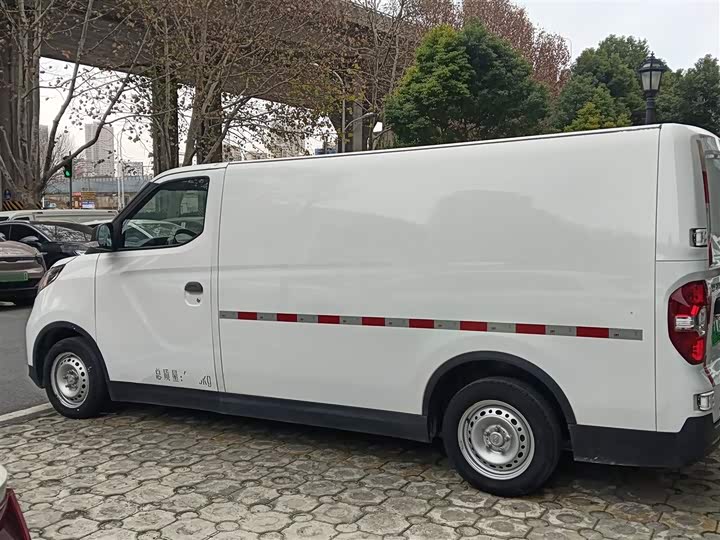 Фото 5 - Maxus EV30