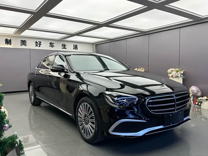 Фото 3 - Mercedes-Benz E-Class