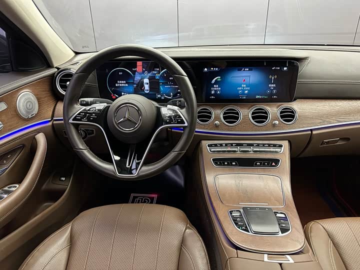 Фото 4 - Mercedes-Benz E-Class