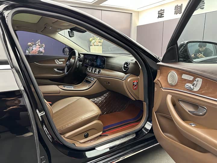 Фото 5 - Mercedes-Benz E-Class