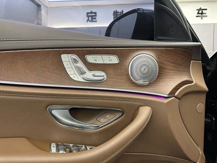 Фото 7 - Mercedes-Benz E-Class