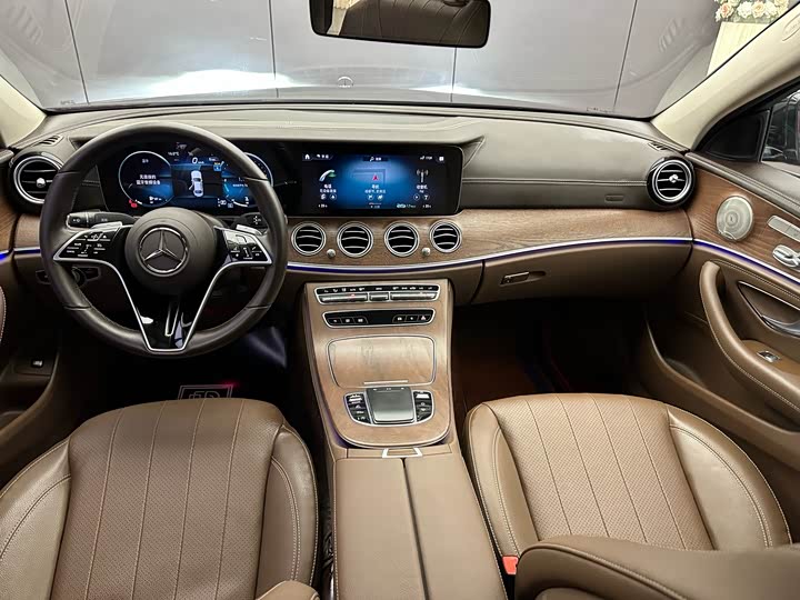 Фото 8 - Mercedes-Benz E-Class