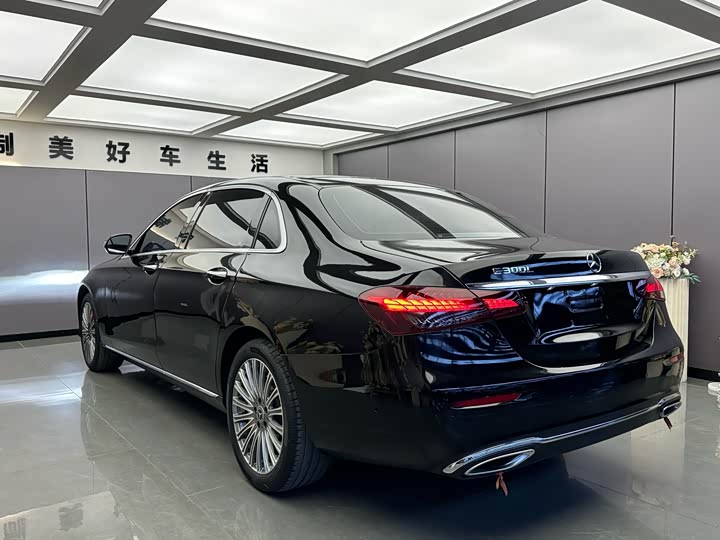 Фото 9 - Mercedes-Benz E-Class