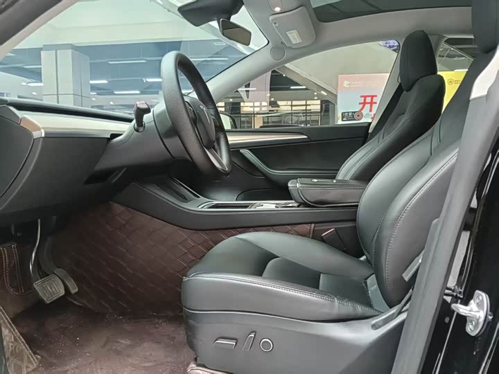 Фото 6 - Tesla Model Y