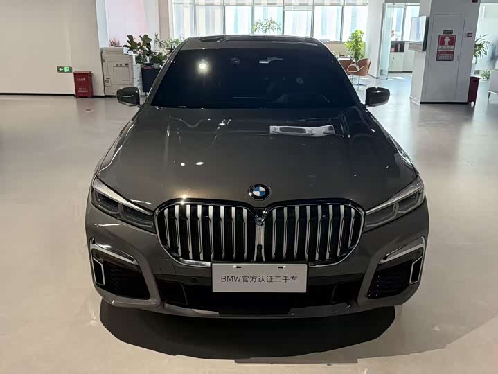 Фото 2 - BMW 7 Series