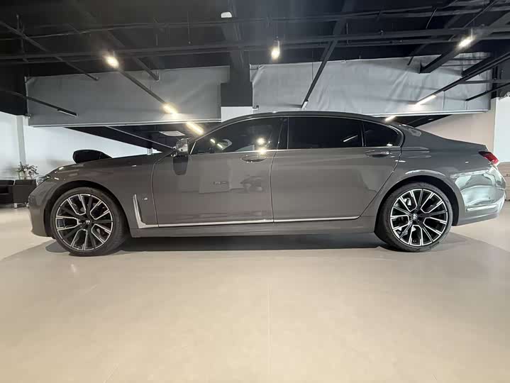 Фото 3 - BMW 7 Series