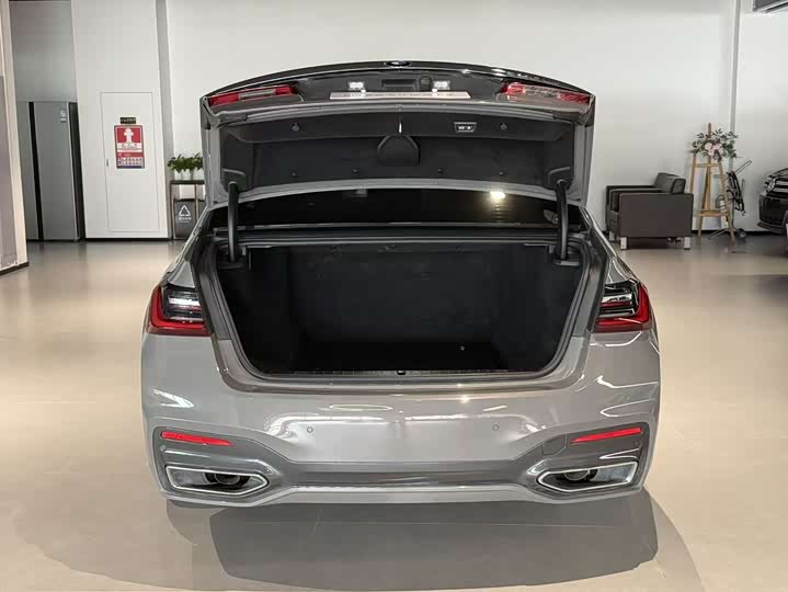 Фото 6 - BMW 7 Series