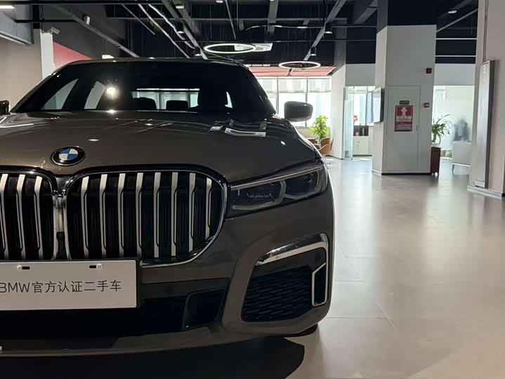 Фото 8 - BMW 7 Series