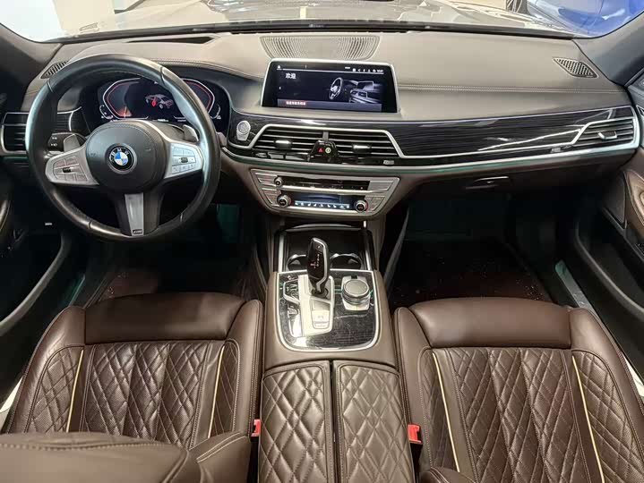 Фото 9 - BMW 7 Series