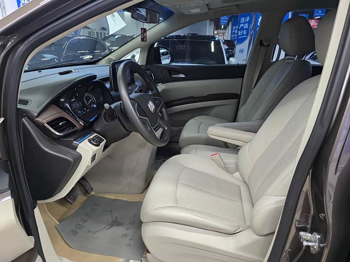 Фото 6 - Buick GL8 ES