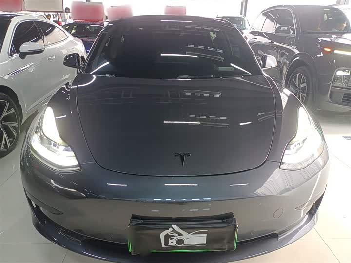 Фото 3 - Tesla Model 3